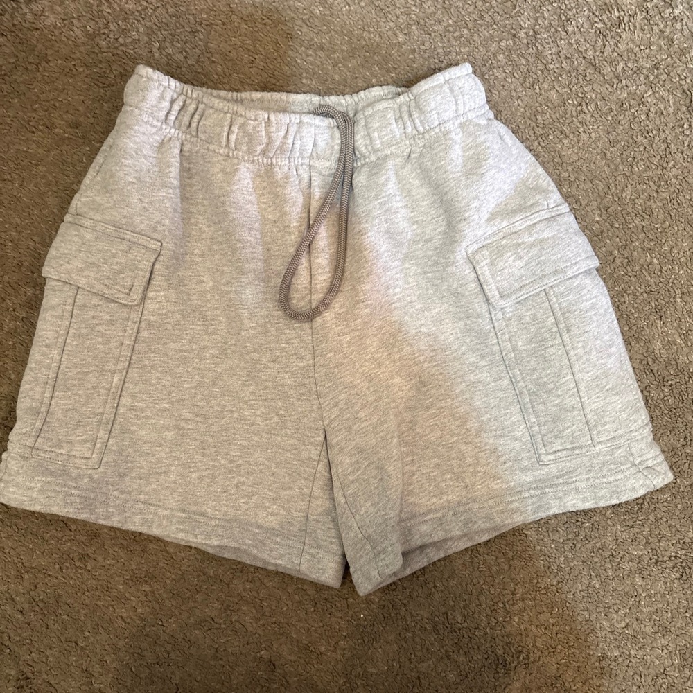 Aritzia TNA Sweatfleece Cozy Fleece Mega Fit Cargo Shorts Heather Grey XS